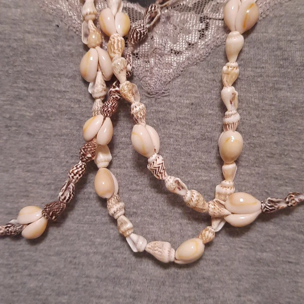 3 Seashell Necklaces Beautiful - Picture 7 of 7